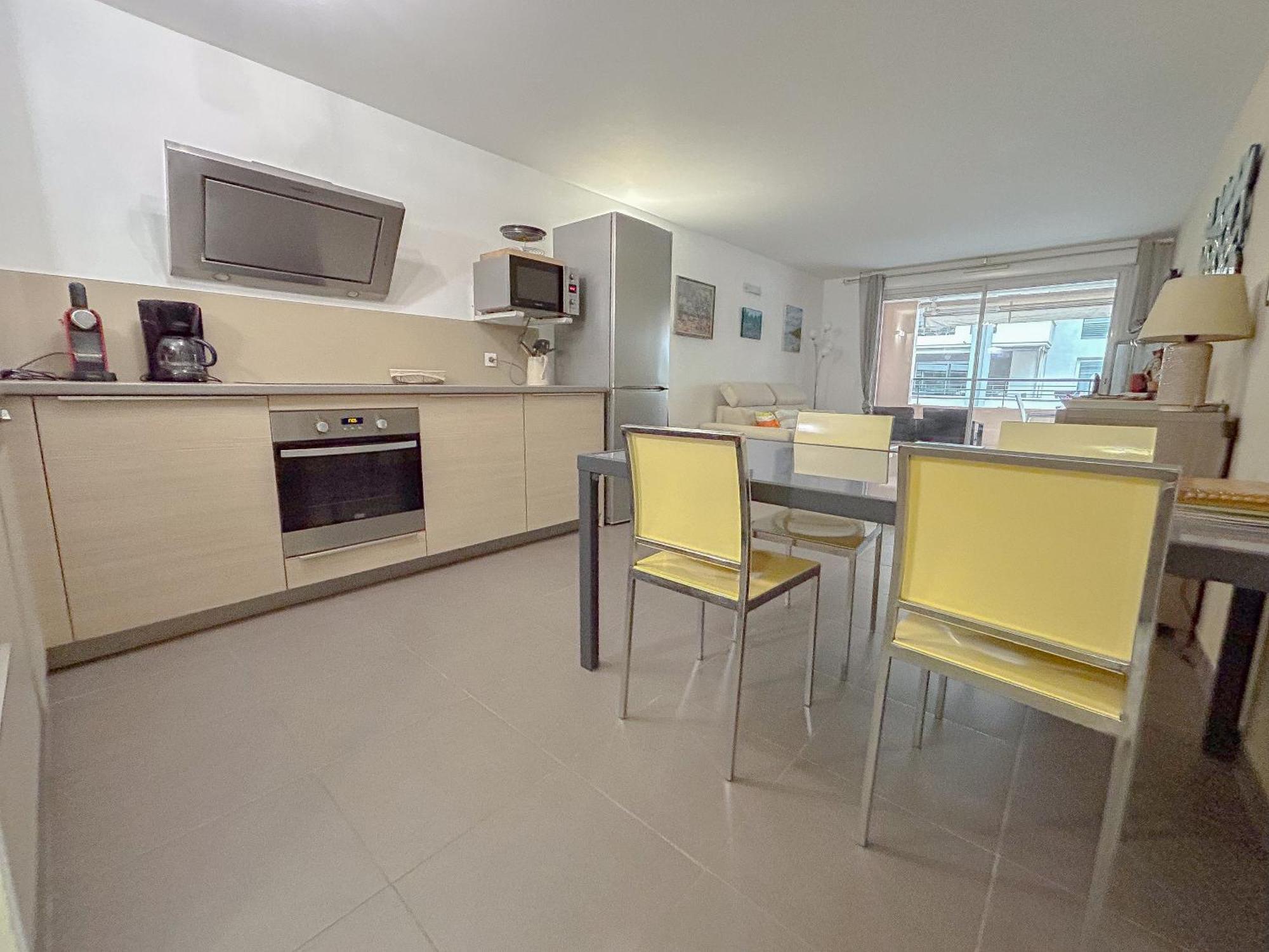 Appartement Centrale A 100 M Des Plages Rue De Provence Saint-Raphaël Exteriör bild